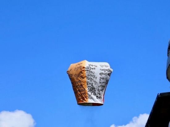 菁桐（天燈上げ）＆十分の滝＆十三層遺跡ツアー　天空の城と呼ばれる十三層遺跡のライトアップ鑑賞付き ＜貸切プランあり／軽食付き／日本語／夜市解散可＞