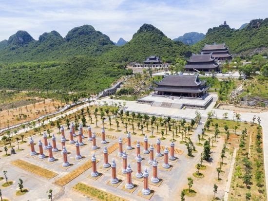 ハノイ発古都ホアルーの絶景と歴史探訪ツアー　タムチュック寺＋ホアルー＋ティエンハー洞窟＜日本語ガイド／昼食付き＞