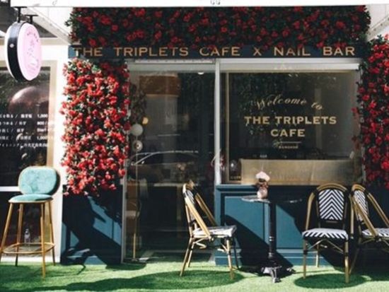 トリプレッツカフェ・ネイルバー「The Triplets Cafe X Nail Bar」カフェ併設のおしゃれサロンでジェルネイル＆ケア＜トンロー駅徒歩3分＞