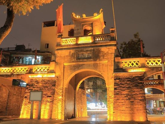 列車で楽しむハノイナイトツアー　ホアロー収容所＋ロンビエン橋夕景観賞＋ブンチャーディナー付き＜日本語ガイド／夕方＞