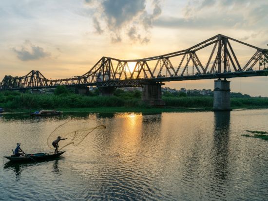 列車で楽しむハノイナイトツアー　ホアロー収容所＋ロンビエン橋夕景観賞＋ブンチャーディナー付き＜日本語ガイド／夕方＞