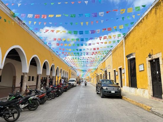 ユカタン半島2泊3日ツアー　日本語アシスト付き！世界遺産ウシュマル＆チチェンイッツァ遺跡＋イサマル＋バジャドリード訪問＜英語ガイド／メリダ発カンクン着＞