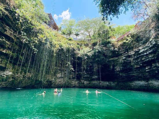 ユカタン半島2泊3日ツアー　日本語アシスト付き！世界遺産ウシュマル＆チチェンイッツァ遺跡＋イサマル＋バジャドリード訪問＜英語ガイド／メリダ発カンクン着＞