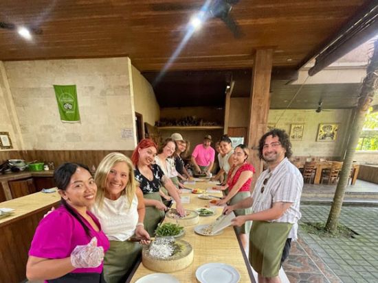 バリ料理クッキングクラス/市場へ買い出し～料理～食する。本格的なバリ料理を学ぼう！嬉しいレシピ付き / 日本語 / 往復ホテル送迎付き