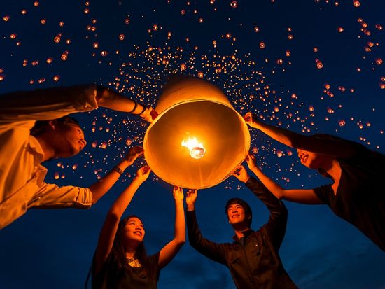 Thailand_Yeepeng-festival-floating-lamp_shutterstock_489596980