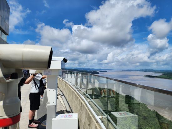 北朝鮮が見えるスターバックス送迎ツアー　DMZに一番近いスタバから北朝鮮を眺める！日本語ガイド付＆ヌンドンミナリランチ付プラン選択可＜弘大または明洞集合＞