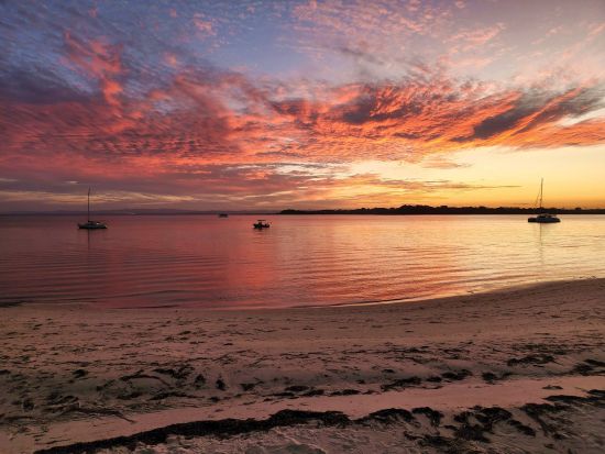 ブライビー島4WD日帰りツアー　ビーチ＆ラグーン探索＋戦争遺跡見学など自然・野生動物・歴史を満喫！＜昼食付き／英語ガイド／ブリスベン発＞