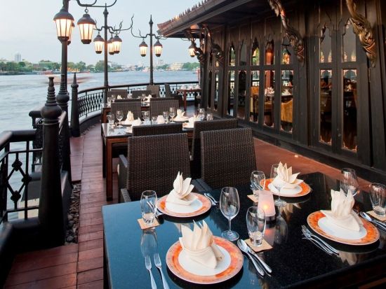 サラティップ「Salathip」食事券&事前予約サービス 最高級シャングリラホテルの川沿いプレミアム・ダイニングで伝統的なタイ料理ディナー