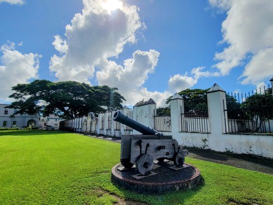 パークヨガ・カフェで朝食・島内観光ツアー＜半日／日本語ガイド／送迎付き＞