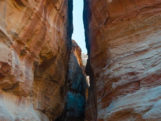 【4月～10月限定】ワディ・ムジブ自然保護区シークトレイル体験ツアー！砂岩の峡谷と滝を巡る絶景ハイキング＜貸切／英語／アンマン発＞