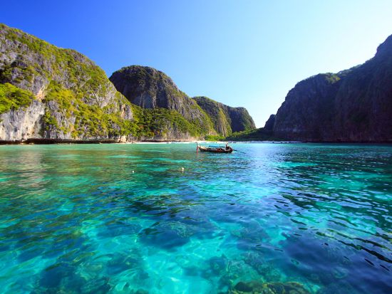 【カオラック発】早朝プレミアム・ピピ島ツアー｜マヤベイ上陸観光＆ピレイラグーン＋ビューポイント登頂＆バンブー島でピクニックランチ＜少人数制／英語ガイド＞