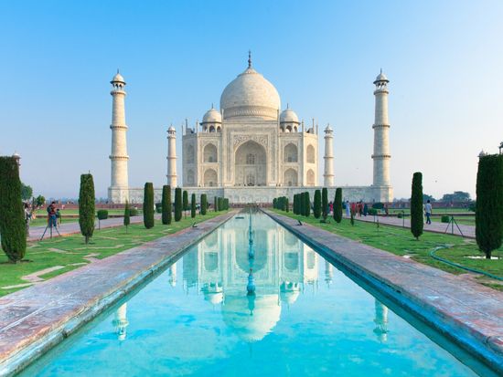 India_Agra_Taj Mahal_shutterstock_243787741