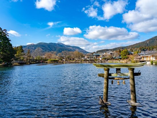 福岡発大分日帰りバスツアー 由布院＋別府 海地獄＋鉄輪温泉街 癒しの湯めぐり旅＜昼食付／トイレ付きバス利用／博多発着＞ by クラブツーリズム株式会社