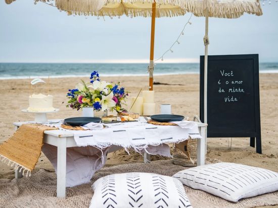 ビーチピクニック体験　海辺のおしゃれ空間で楽しむ非日常のリゾートタイム＜飲食物持ち込み可／2時間または4時間＞