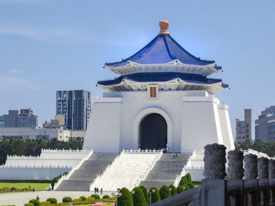 【到着日／帰国日におすすめ】台北半日チャーター観光　大人気朝食グルメ店「阜杭豆漿」＋龍山寺＋華山1914文創園区 ＜約6時間／貸切／中国語ドライバー＞