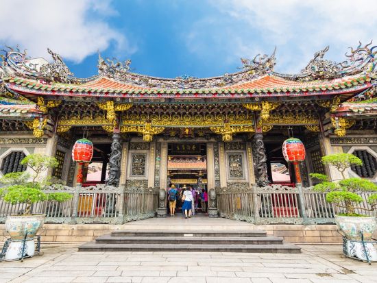 【到着日／帰国日におすすめ】台北半日チャーター観光　大人気朝食グルメ店「阜杭豆漿」＋龍山寺＋華山1914文創園区 ＜約6時間／貸切／中国語ドライバー＞