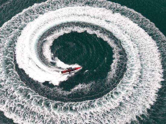 【広島・尾道・大満足60分】スリルと尾道文化を感じる見どころ満載の島巡りアドベンチャークルーズ