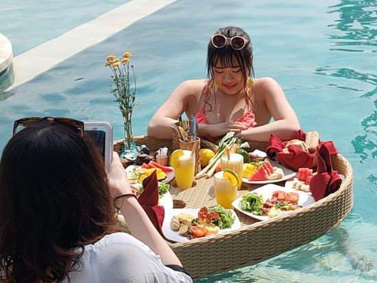 【フローティングブレックファースト+タナロット+タマンアユン】贅沢な朝食で始まる一日/歴史的寺院/感動の夕日を巡る«貸切/日本語ガイド/ホテル送迎/アレンジ自由