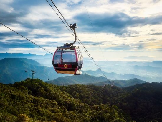 ゴールデンブリッジ＋バーナーヒルズ＋夜のホイアン観光ツアー　灯籠流し体験＆バスケットボートでのジャングルクルーズも！夕食付きプランあり＜日本語ガイド／ダナン発＞