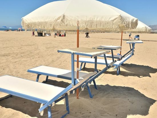 ビーチラウンジ体験　グループ利用にも最適！仲間や家族で楽しむ快適ビーチステイ＜飲食物持ち込み可／2時間または4時間＞