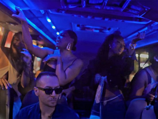 tmz-after-dark-tour-shots-2_moai