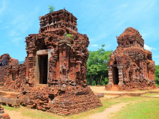 世界遺産ミーソン遺跡＋ホイアン観光ツアー　灯籠流し体験＆バスケットボートでのジャングルクルーズ付き！＜日本語ガイド／昼食付き／ダナン発＞