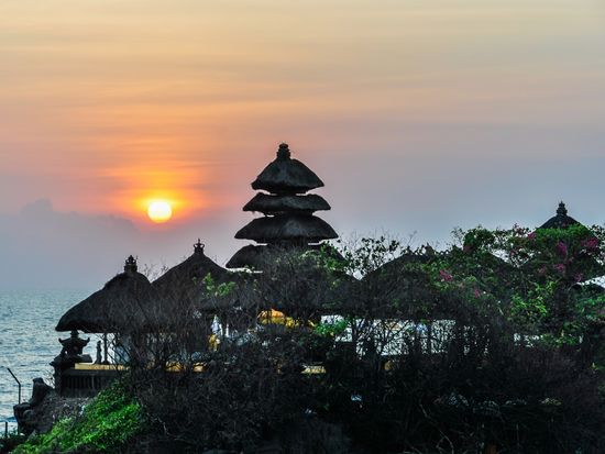 Indonesia_Bali_Pura Tanah Lot_Sunset_shutterstock_603970964