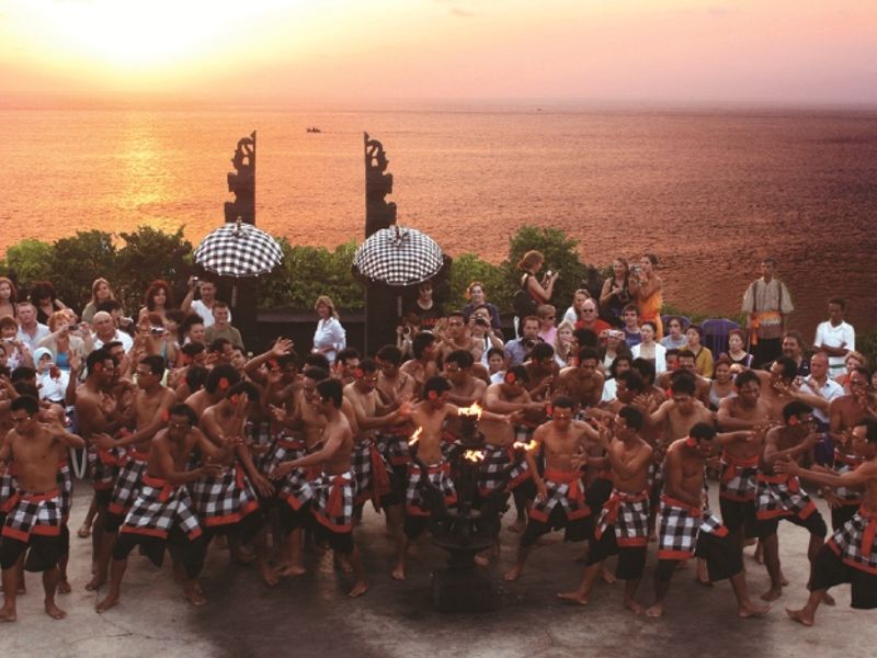 2_P34_Uluwatu-kecak01 700 467