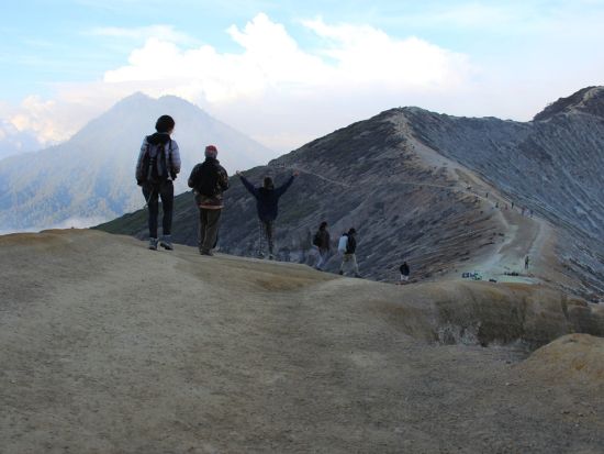 ブロモ山1泊2日絶景サンライズツアー　イジェン火口の青い炎も楽しめる2泊3日プランあり！＜英語ガイド／スラバヤ発着＞