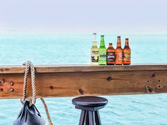 水上レストラン「クラウド9（CLOUD 9）」 南国の海と音楽に包まれる極上リゾート体験！デナラウ港からのボート付き＜デナラウ港発＞の写真5