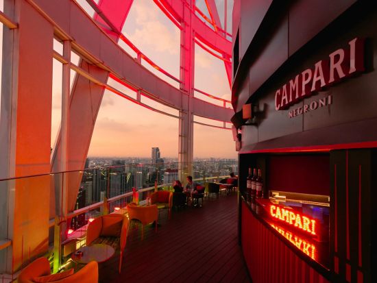 レッド・スカイ・ルーフトップ＆バー「Red Sky Rooftop & Bar 56th Floor」事前予約　バンコク随一の夜景×極上カクテルで贅沢時間を満喫