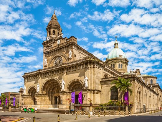 Manila_Manila Cathedral_pixta_60997617_L (1)