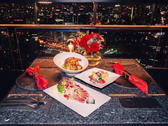 ヴァーティゴ ルーフトップバー＆レストラン「Vertigo Rooftop Banyan Tree」事前予約　ルーフトップの絶景と楽しむシーフード＆グリル
