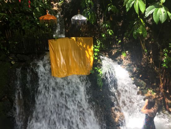 【沐浴（ムルカット）+ タナロット寺院 + タマンアユン寺院】聖なる沐浴で心身を清め、壮麗な夕焼けに染まる寺院«貸切/日本語ガイド/ホテル送迎/アレンジ自由»