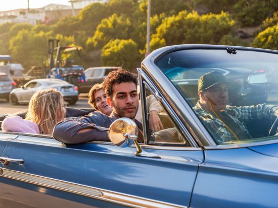 ヴィンテージカーで巡る ロサンゼルス観光ツアー　1964年式インパラでダウンタウン＆メルローズをドライブ＜最大4名／英語ドライバーガイド／ビバリーヒルズ発着＞