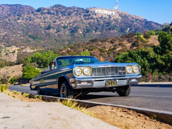 ヴィンテージカーで巡る ロサンゼルス観光ツアー　1964年式インパラでベニスビーチ＆サンタモニカをドライブ＜最大4名／英語ドライバーガイド／ビバリーヒルズ発着＞