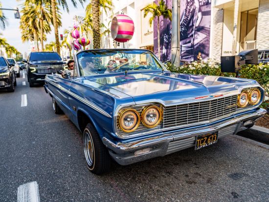 ヴィンテージカーで巡る ロサンゼルス観光ツアー　1964年式インパラでダウンタウン＆メルローズをドライブ＜最大4名／英語ドライバーガイド／ビバリーヒルズ発着＞