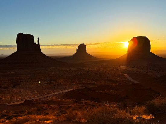 モニュメントバレー朝日00