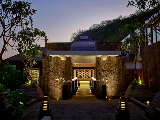 rz-dpssw-spa-entrance_Wide-Hor S