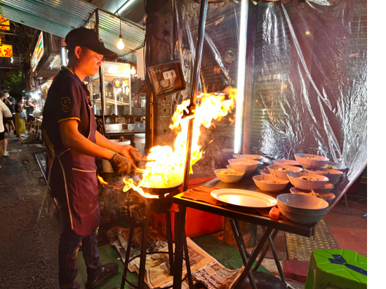 バンコク中華街ミシュラン・ナイトフードツアー｜現地グルメ15種以上の食べ歩き体験 