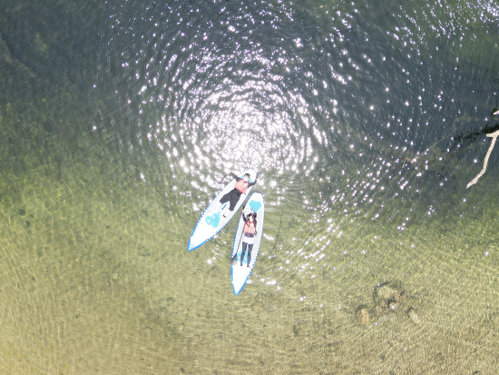バビンダボールダーズ SUP体験　世界遺産の熱帯雨林で絶景ウォーキングやのんびり川遊びも満喫！ドローン映像を無料でプレゼント＜日本語／ケアンズ発＞