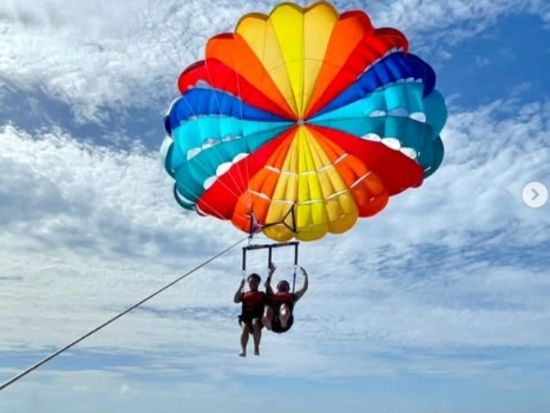 【那覇で唯一の少人数制パラセーリング】快適に慶良間ブルーを堪能しよう。＜1時間半／那覇発＞