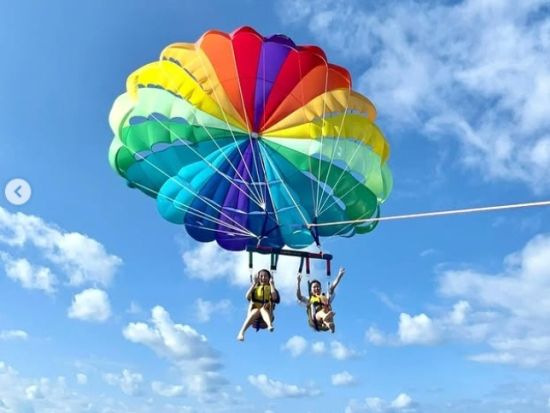 【那覇で唯一の少人数制パラセーリング】快適に慶良間ブルーを堪能しよう。＜1時間半／那覇発＞