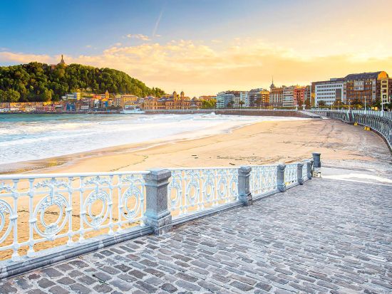 ベテラン公認ガイド ペドロさんと行く！バスク地方2泊3日　サン・セバスチャン＆ビルバオ＜貸切／日本語／国内線航空券込み／マドリード発着＞