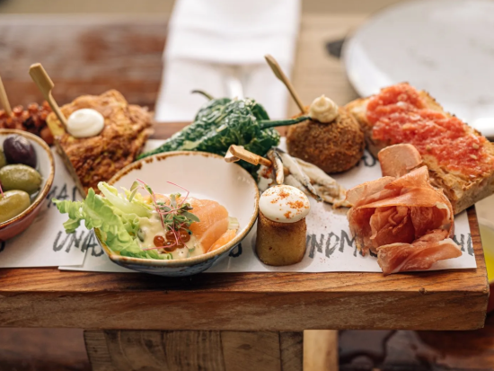 ウノ・マス「UNO MAS at Centara Grand Central World」事前予約　地中海の香り漂う絶品料理とパノラマ夜景ディナー