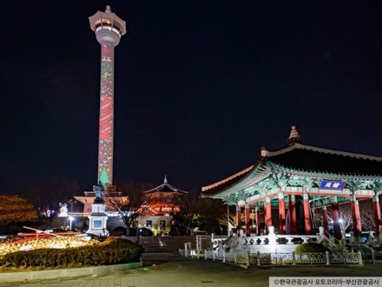 釜山ナイトウォーキングツアー　市場巡りと龍頭山メディアパークのダイヤモンドタワー入場　オリジナルマップ＆交通カード付き＜日本語ガイド＞