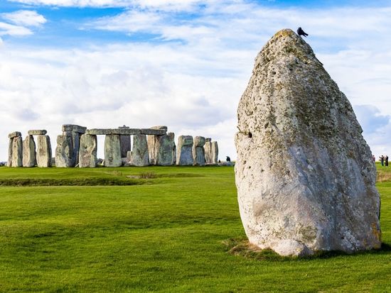 UK_England_Stonehenge_shutterstock_2313203069