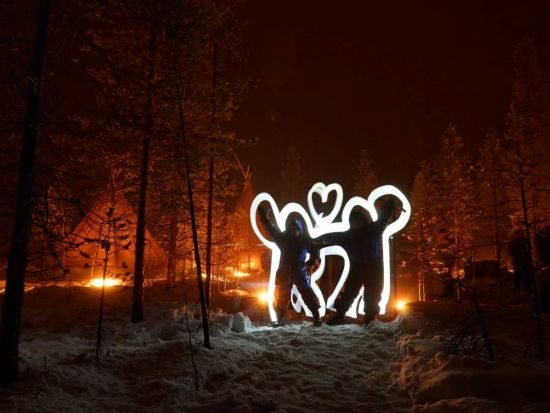 オーロラ観賞ピクニックツアー ソーセージや温かい飲み物を楽しむ焚火体験付＜11月～3月／英語／3時間／ロヴァニエミ発＞＊申込と同時に即予約確定