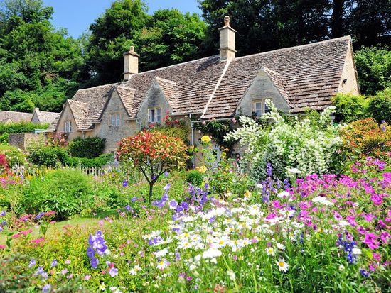 UK_Cotswolds_Bibury_shutterstock_535577119