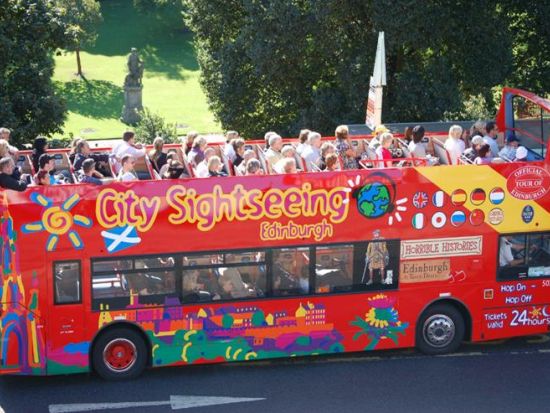 スコットランド 首都エジンバラ日帰り観光ツアー　エジンバラ城入場付き ＜ロンドン発＞